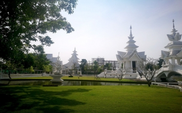 Ngôi chùa màu trắng đặc biệt ở “xứ sở chùa vàng”